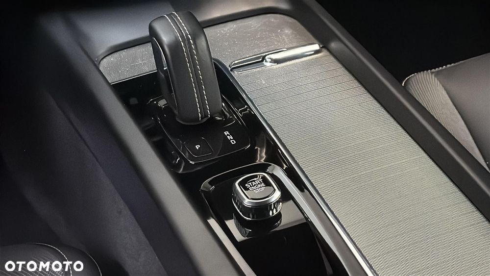 Volvo V60 B4 D R-Design - 17