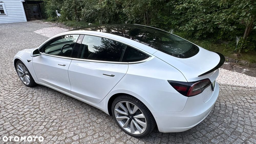 Tesla Model 3 - 8