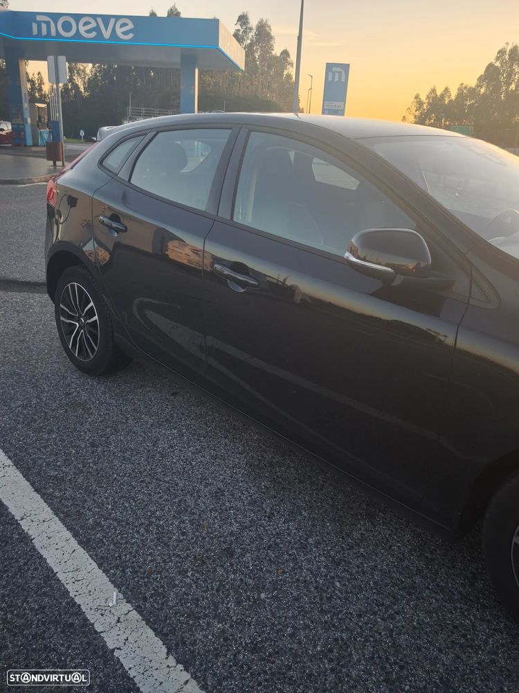 Volvo V40 2.0 D3 Momentum Geartronic - 5