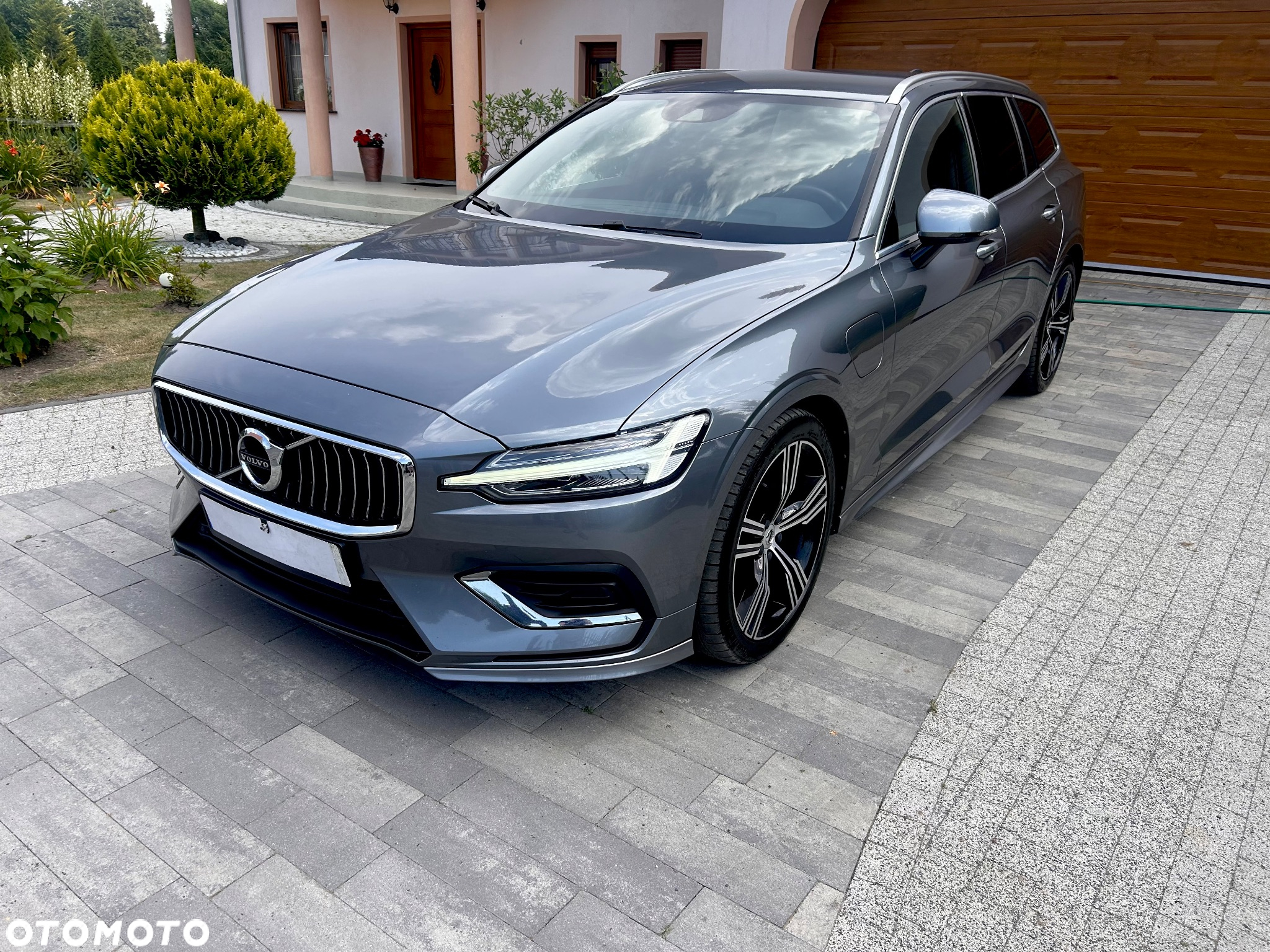 Volvo V60 T6 AWD Plug-In Hybrid Essential - 2