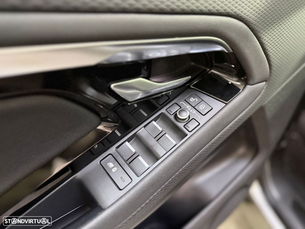 Land Rover Range Rover Evoque 1.5 P300e AWD S Auto - 23