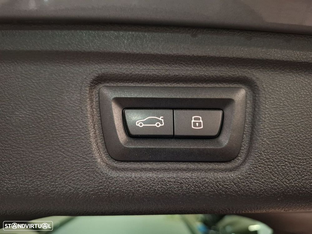 BMW 320 d Pack Desportivo M Auto - 29