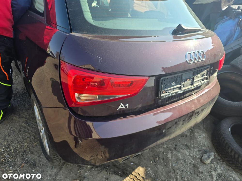 Klapa tył kompletna audi A1  w kolorze LY4S - 3