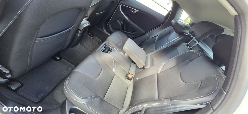 Volvo V40 T3 Drive-E Momentum - 16