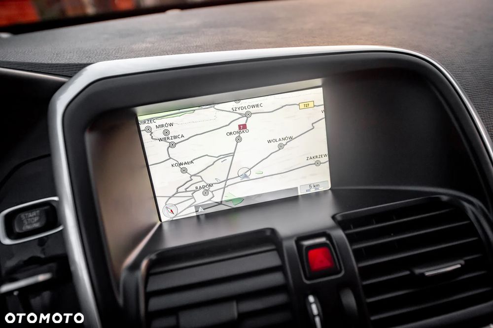 Volvo XC 60 D5 AWD R-Design Momentum - 25