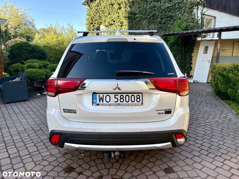 Mitsubishi Outlander 2.0 Instyle Navi 4WD CVT - 2