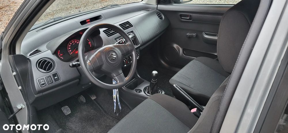 Suzuki Swift 1.3 Club - 10