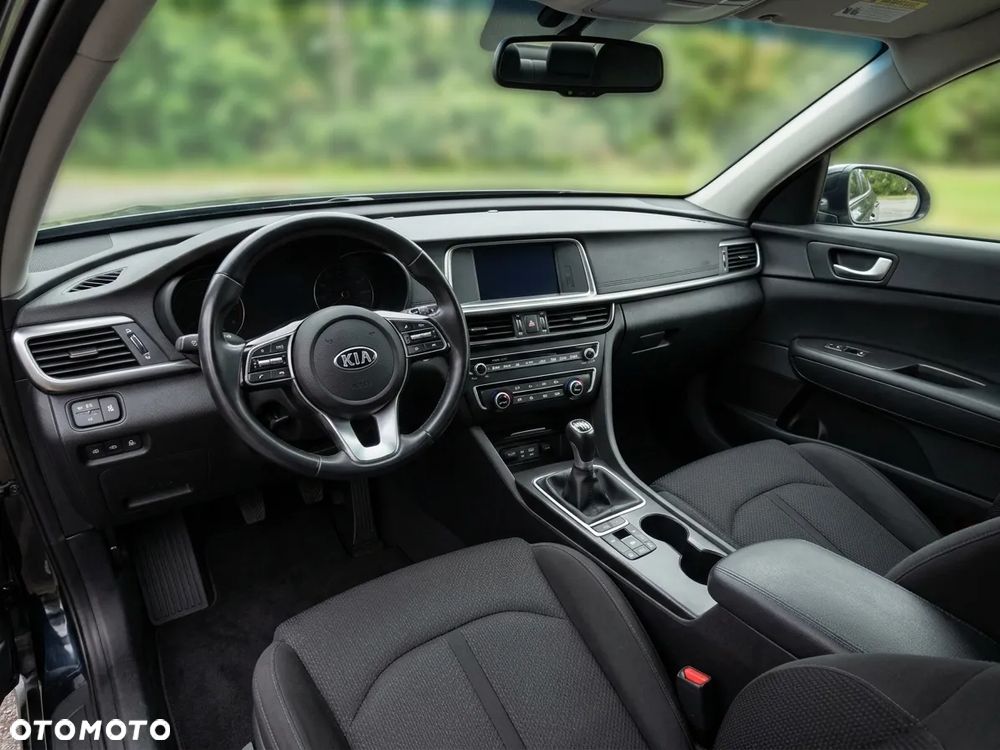 Kia Optima 2.0 L - 13