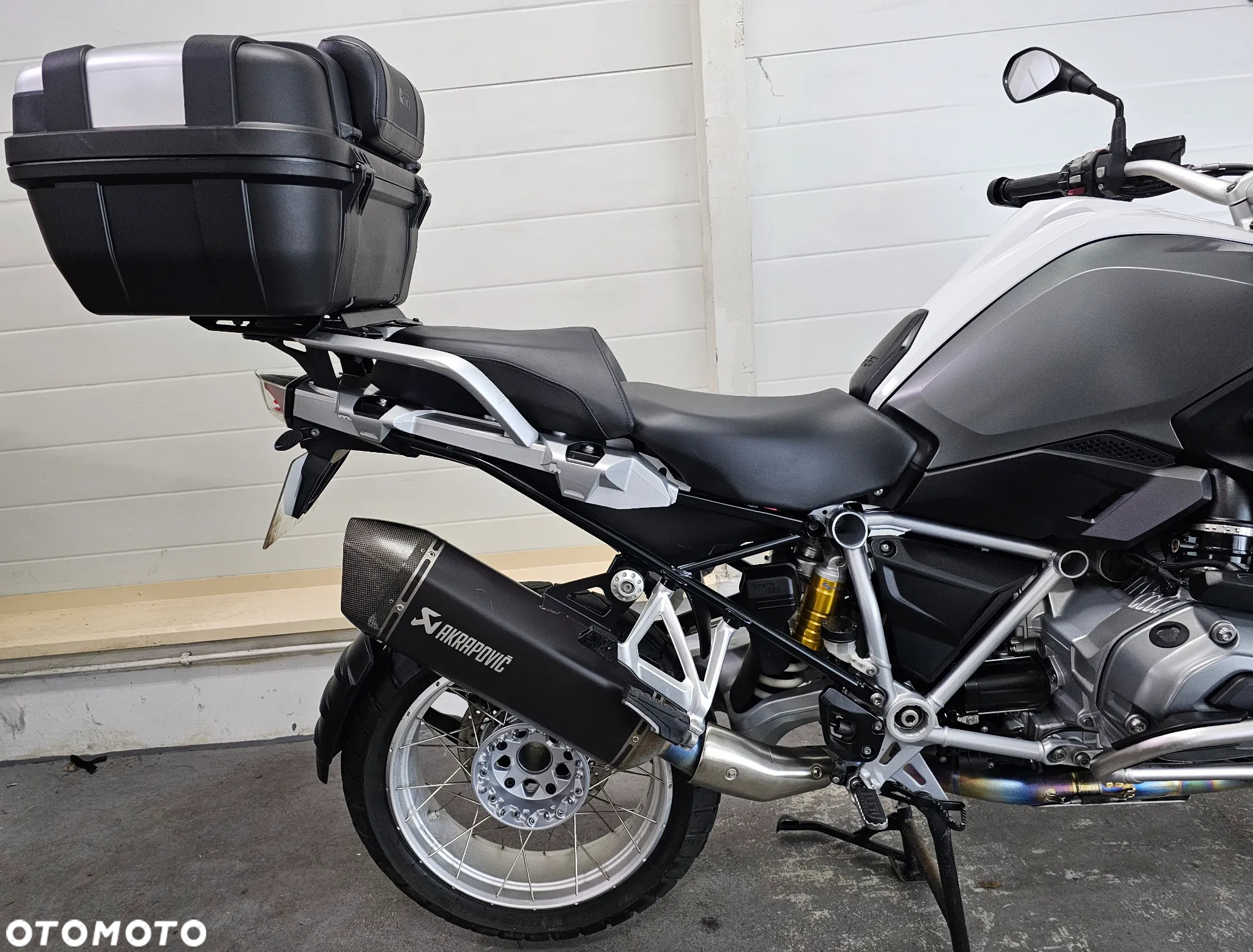 BMW R - 9