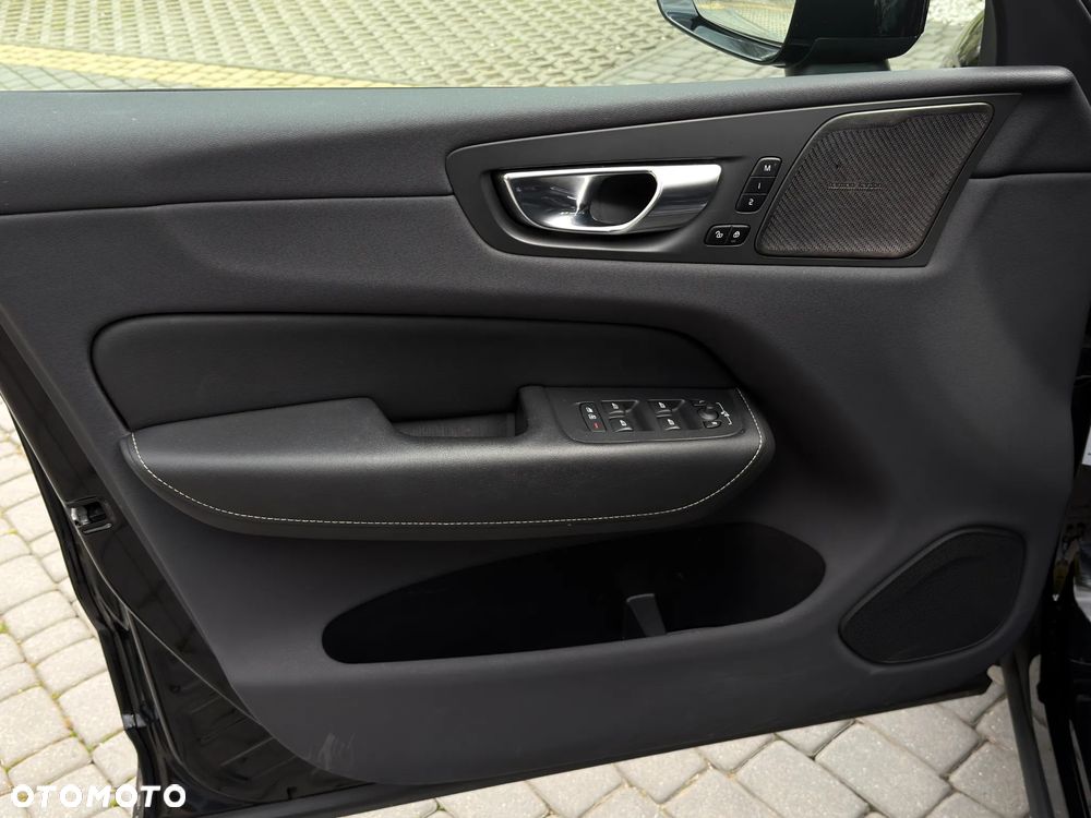 Volvo XC 60 T8 AWD Plus Dark - 23
