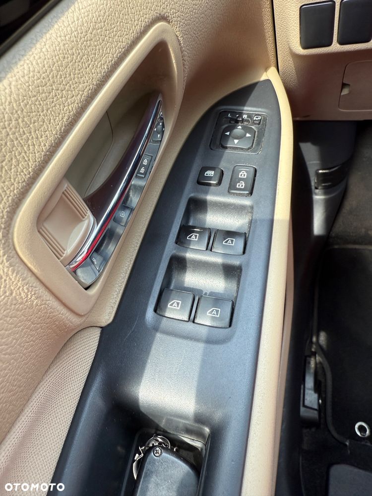 Mitsubishi Outlander - 13