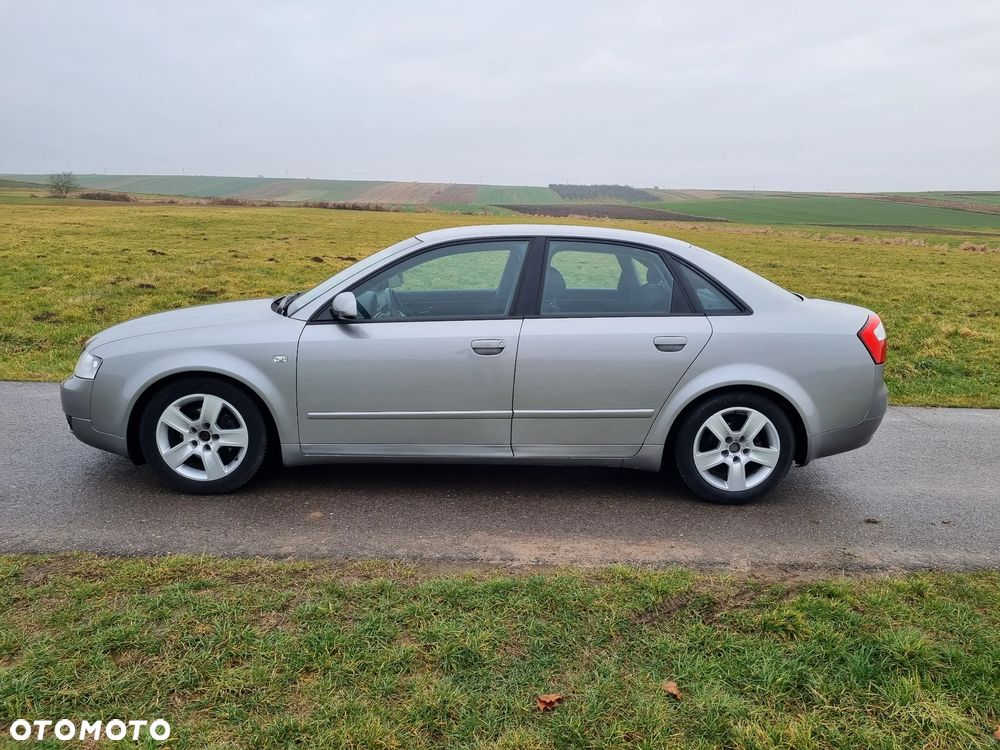 Audi A4 Limousine - 8