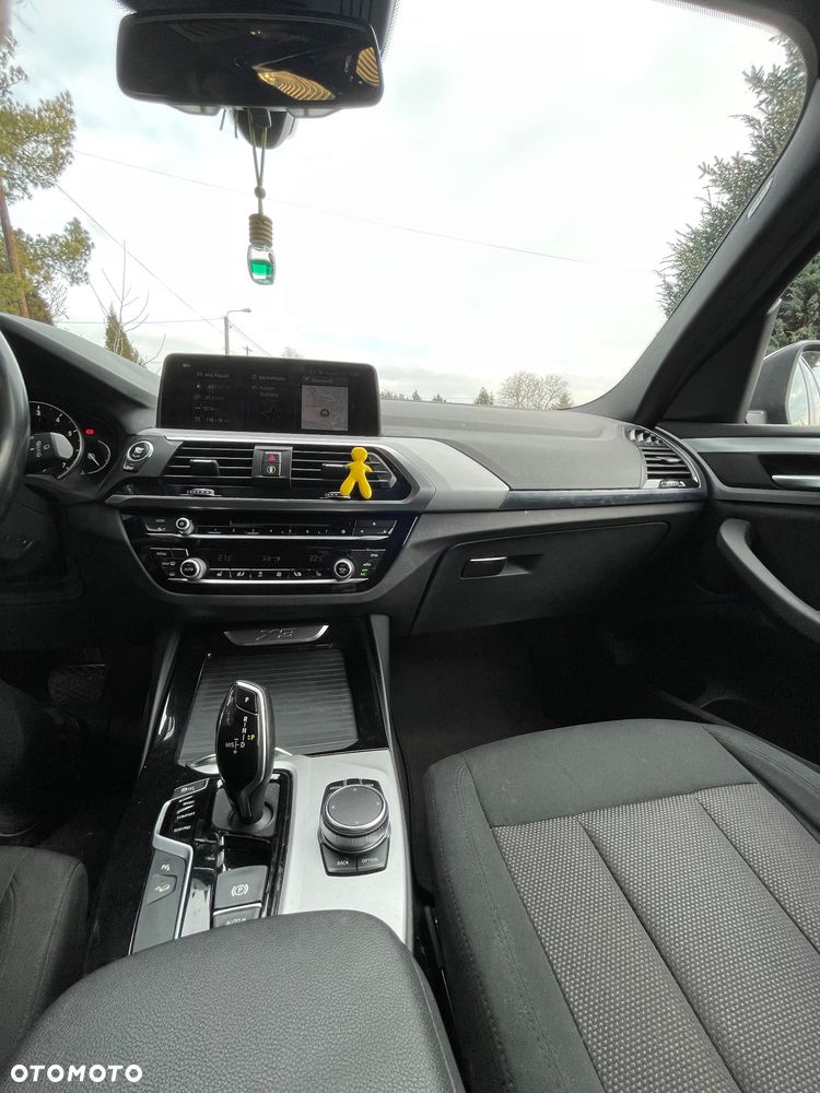 BMW X3 xDrive20i Advantage - 16