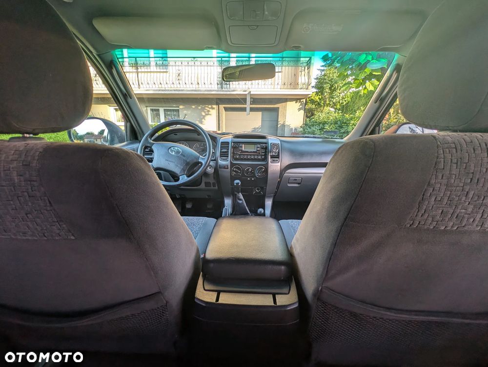 Toyota Land Cruiser - 4