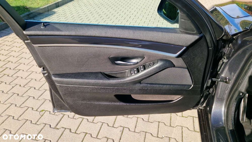 BMW Seria 5 520d Luxury Line - 10