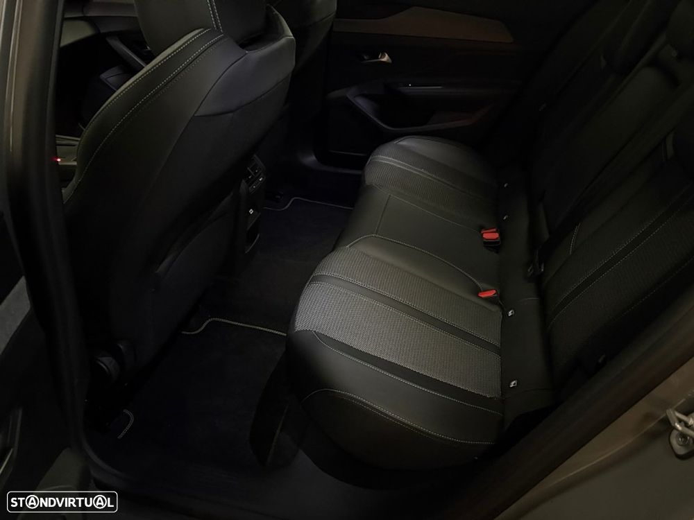 Peugeot 408 1.2 Hybrid Allure e-DCS6 - 19