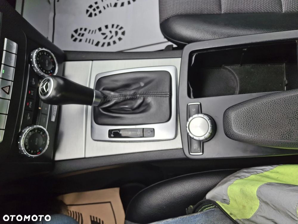 Mercedes-Benz Klasa C 180 BlueEFFICIENCY 7G-TRONIC Avantgarde - 21