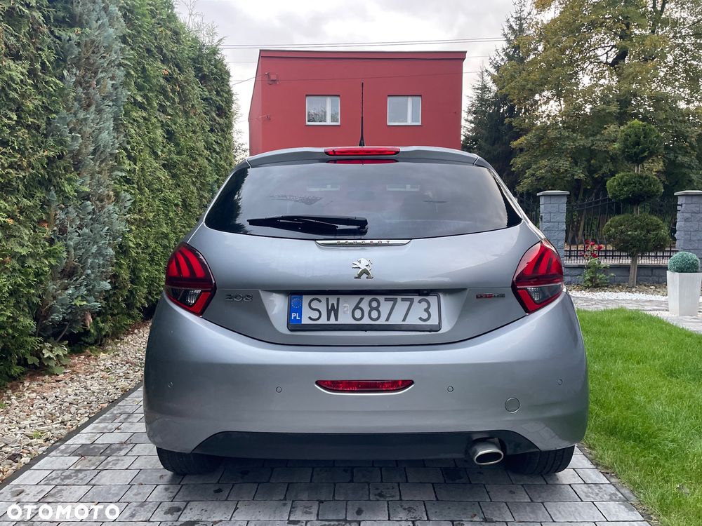 Peugeot 208 - 12