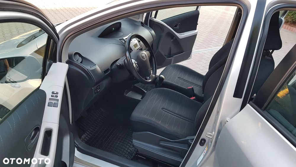 Toyota Yaris 1.3 Luna Premium - 25