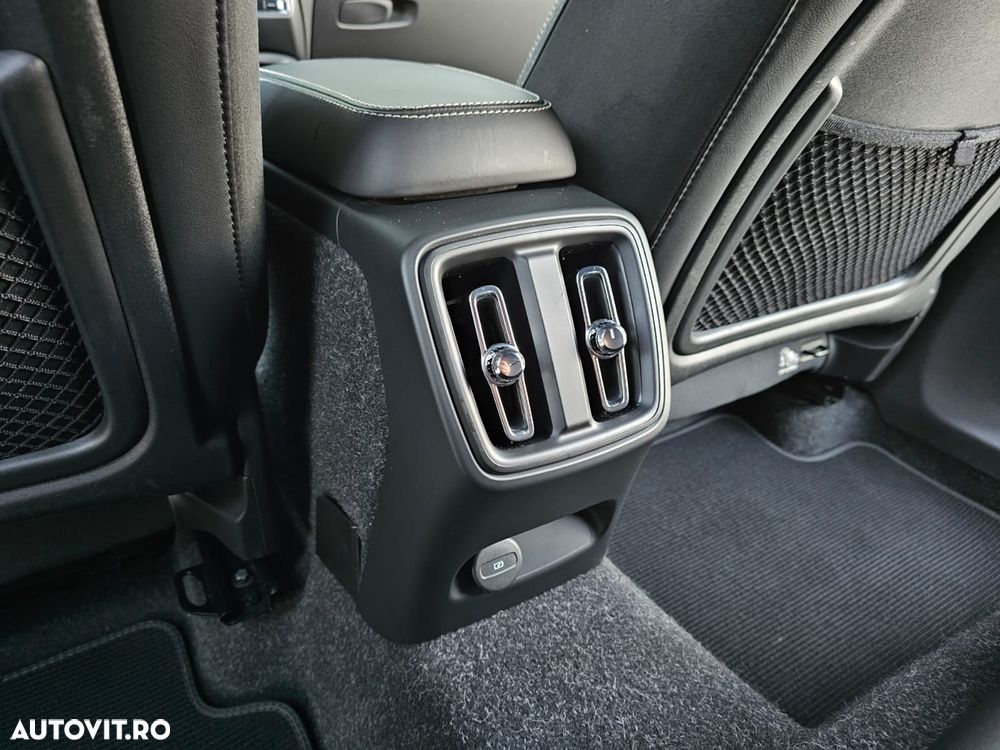 Volvo XC 40 P8 AWD Recharge RDesign - 37