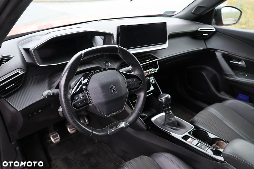 Peugeot 2008 1.2 PureTech GT Line S&S - 11