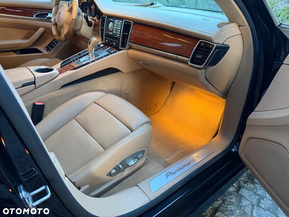 Porsche Panamera 4 PDK - 30