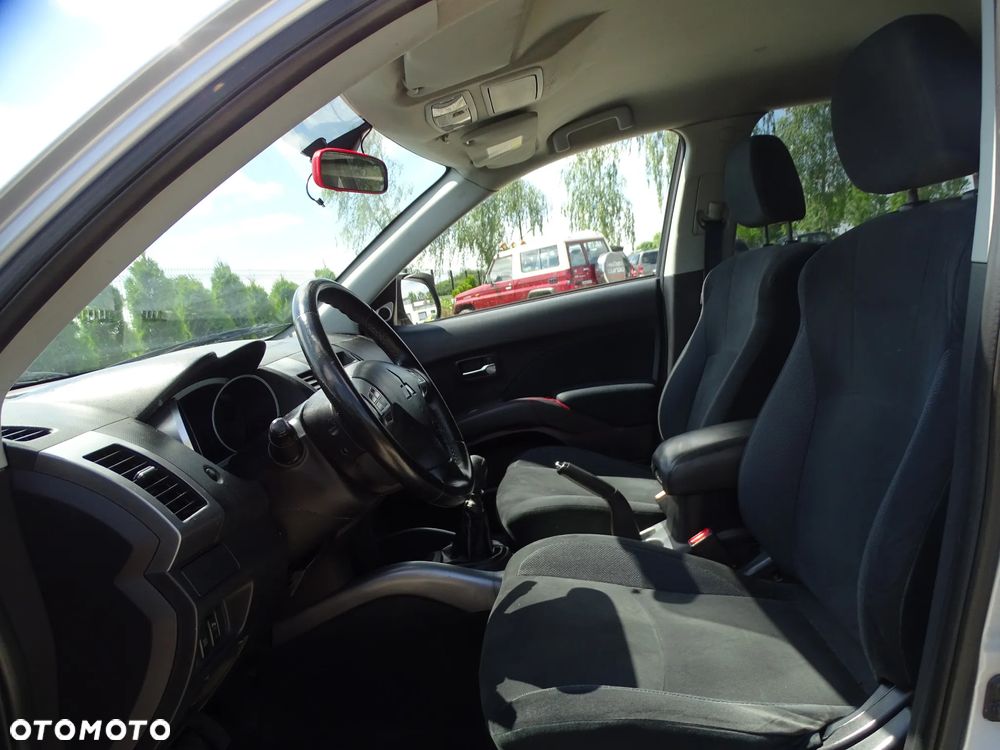Mitsubishi Outlander 2.0 DID Instyle - 6