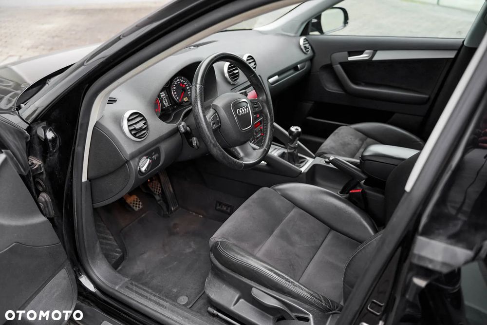 Audi A3 Sportback 1.6 TDI S line Sportpaket - 28