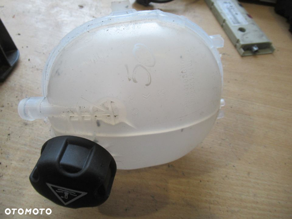 ZBIORNIK ZBIORNICZEK WYRÓWNAWCZY PEUGEOT CITROEN  9824198680  9824316180