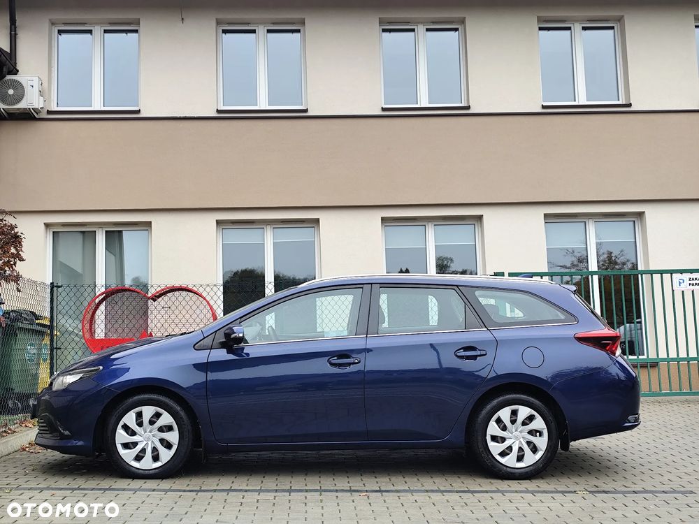 Toyota Auris 2017 photo 3