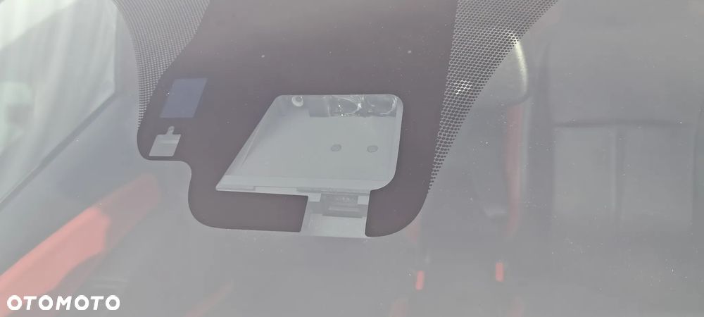 Toyota Yaris Hybrid 100 Selection Platinum - 36