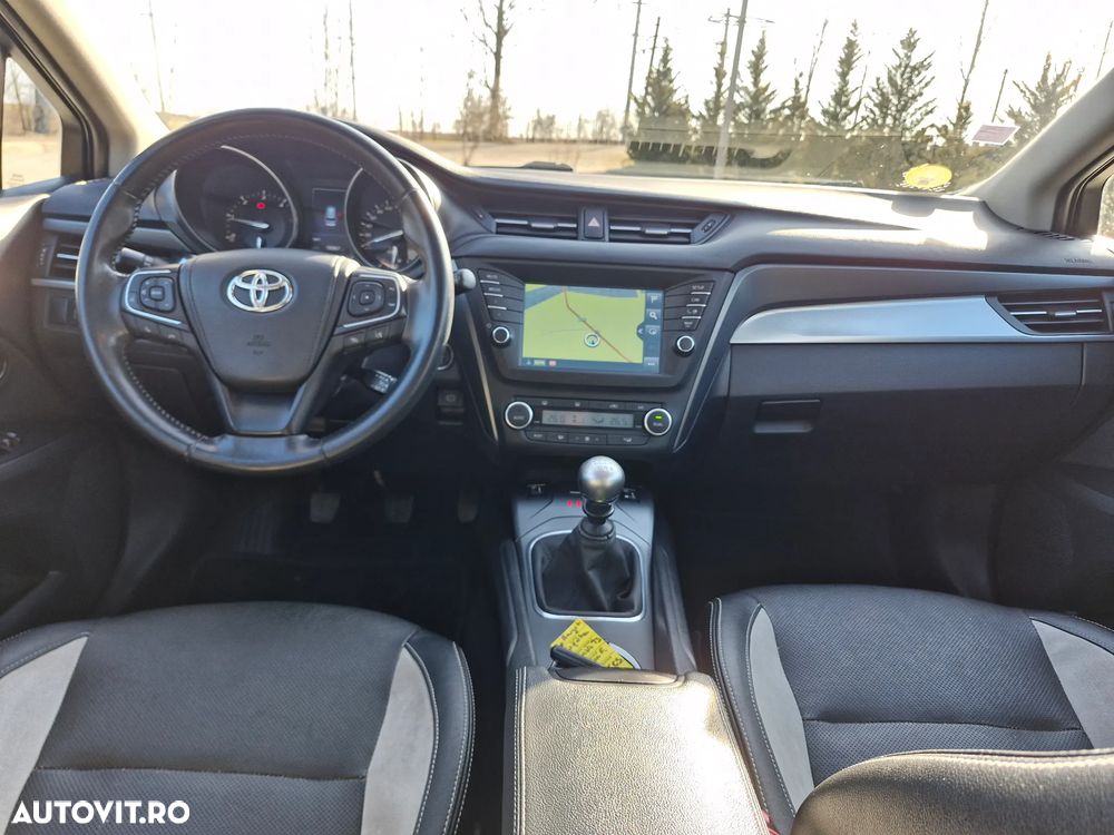 Toyota Avensis 2.0 D-4D Executive - 16