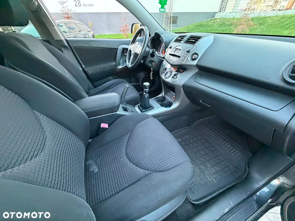 Toyota RAV4 - 22