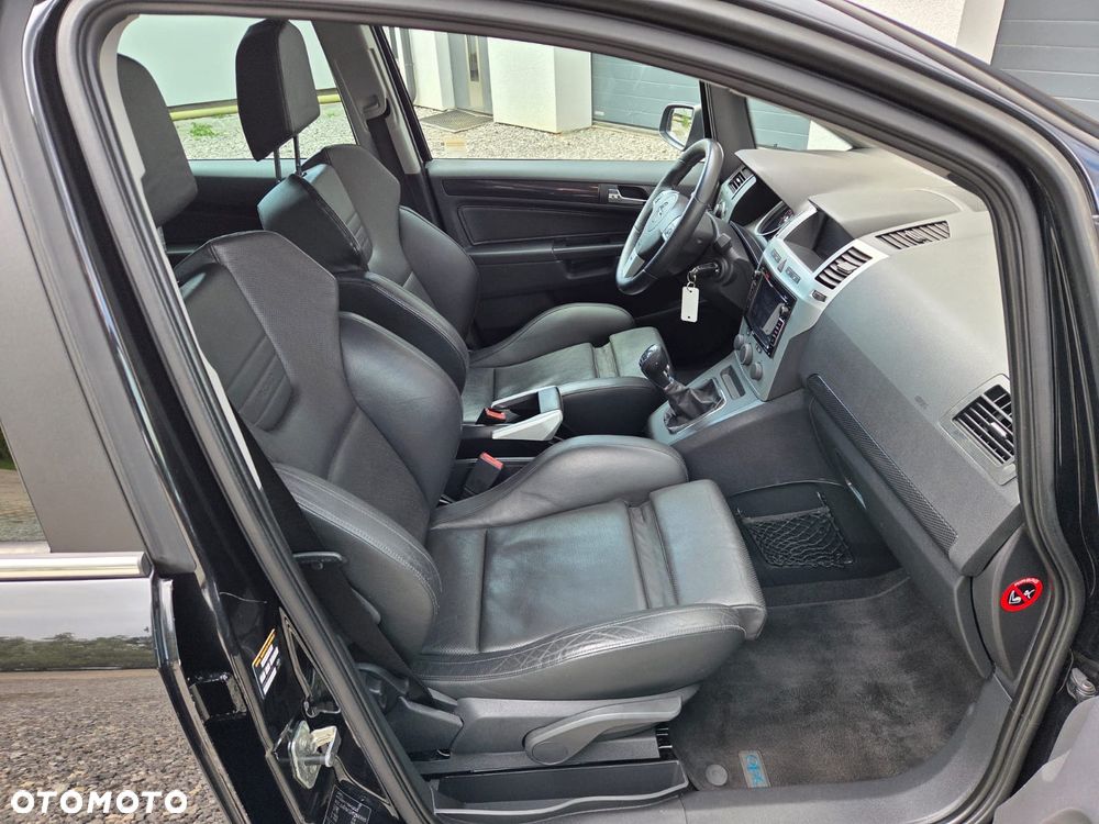 Opel Zafira OPC - 15