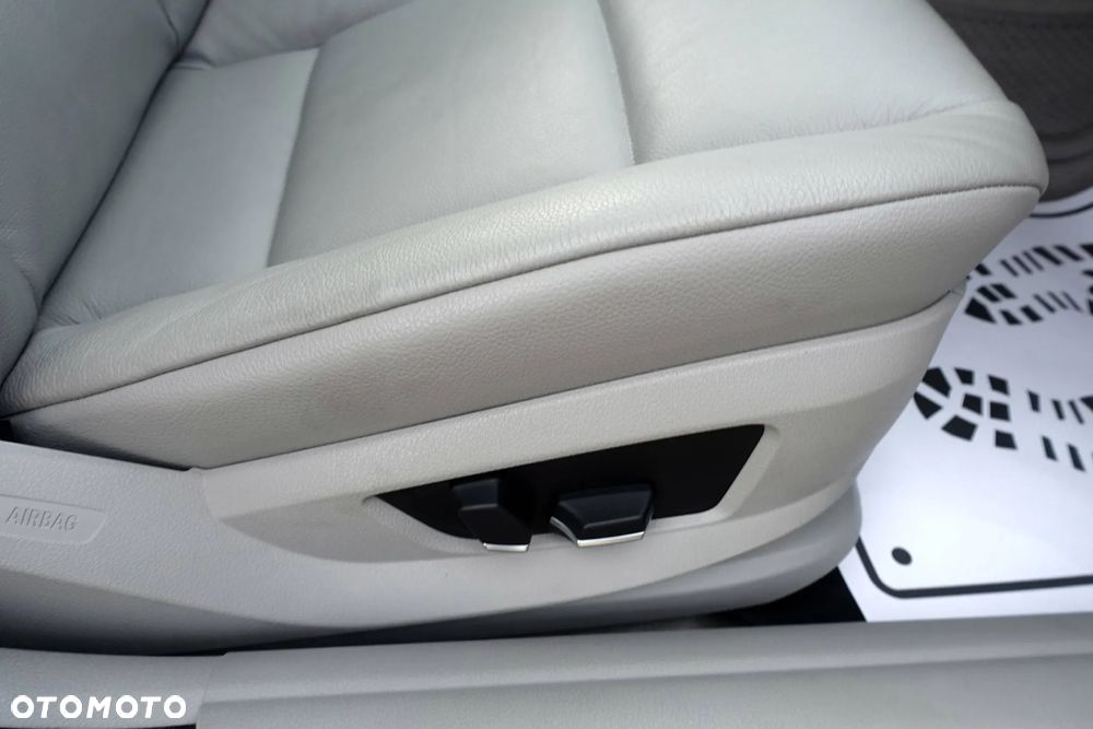 BMW Seria 5 530d xDrive Sport-Aut Modern Line - 16