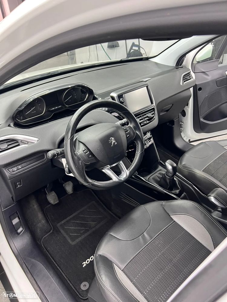 Peugeot 2008 1.2 PureTech Style - 8