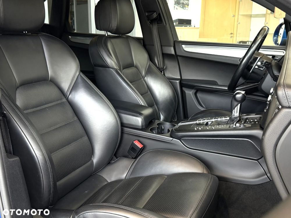 Porsche Macan - 24