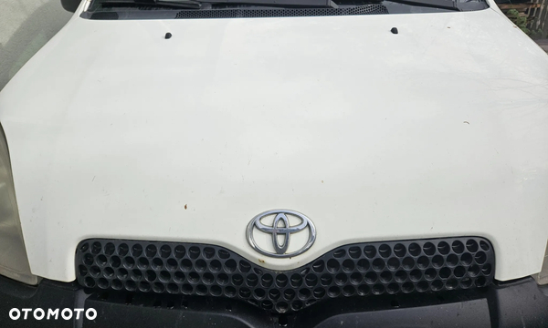 Toyota Yaris I maska grill