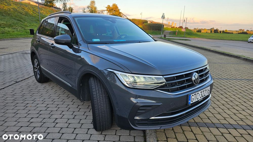 Volkswagen Tiguan - 1