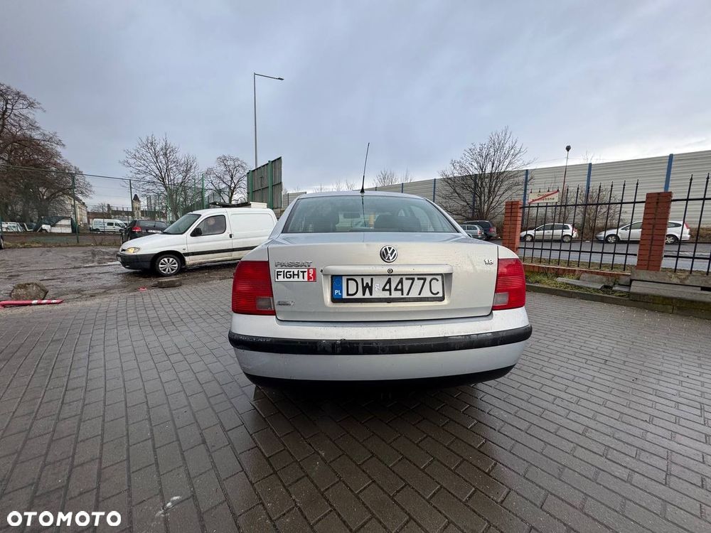 Volkswagen Passat 1.8 - 8