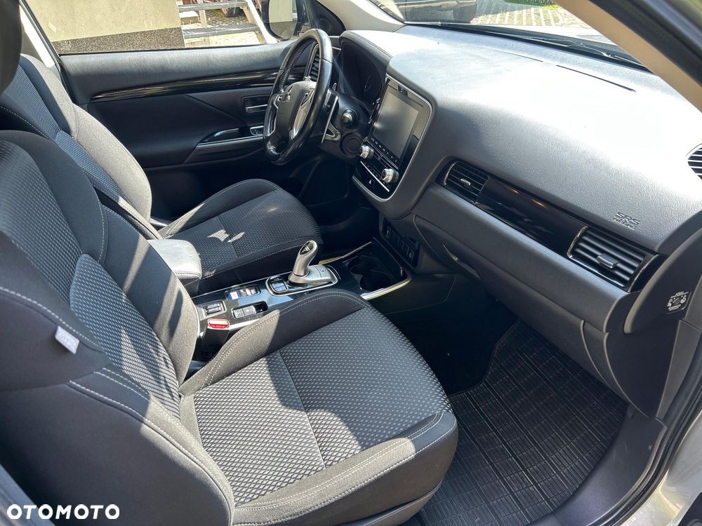 Mitsubishi Outlander Intense + - 6