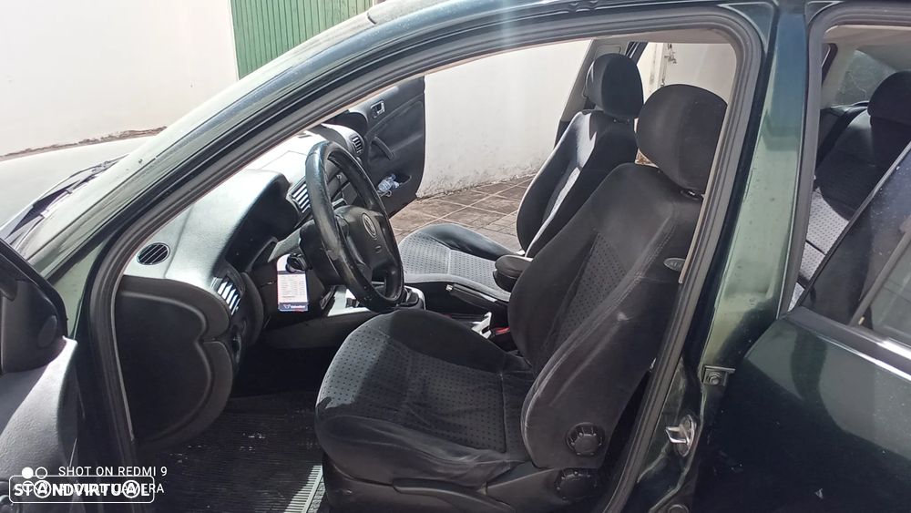 VW Passat 1.9 TDi Confortline - 14