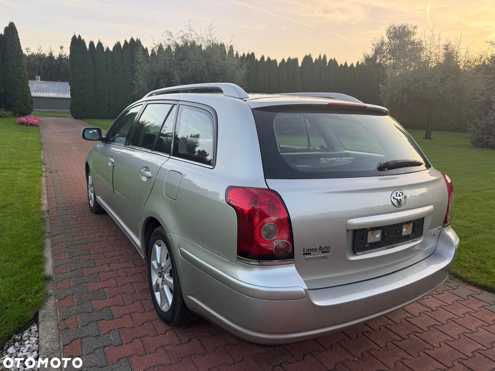 Toyota Avensis 2.0 D-4D Combi Sol - 3