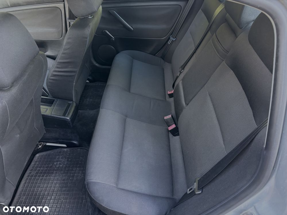 Volkswagen Passat 1.9 TDI Basis - 11