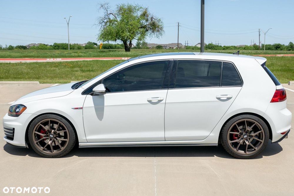 Volkswagen Golf GTI Performance BlueMotion Technology DSG - 4