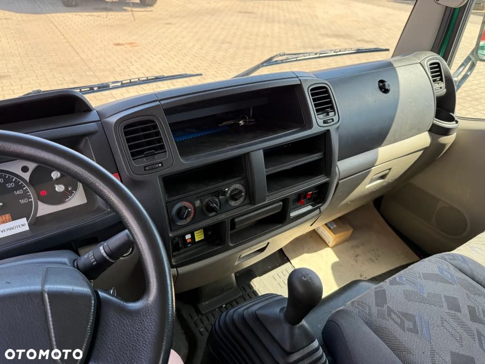Renault Maxity - 11