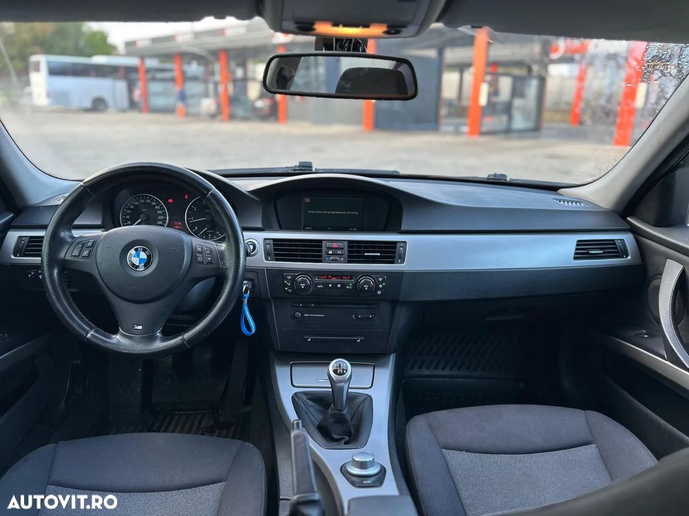 BMW Seria 3 320i - 7