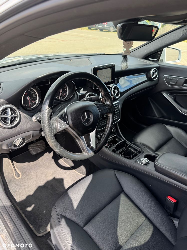 Mercedes-Benz CLA 250 7G-DCT - 9