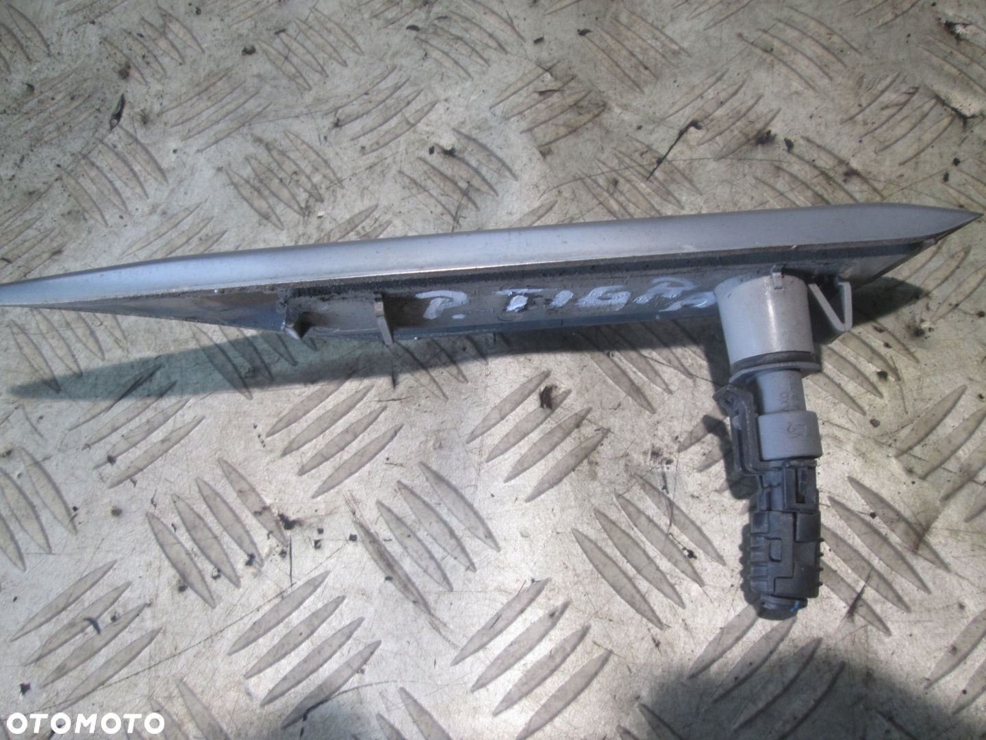 KIERUNKOWSKAZ PRAWY PRZÓD OPEL TIGRA B II 04- - 3