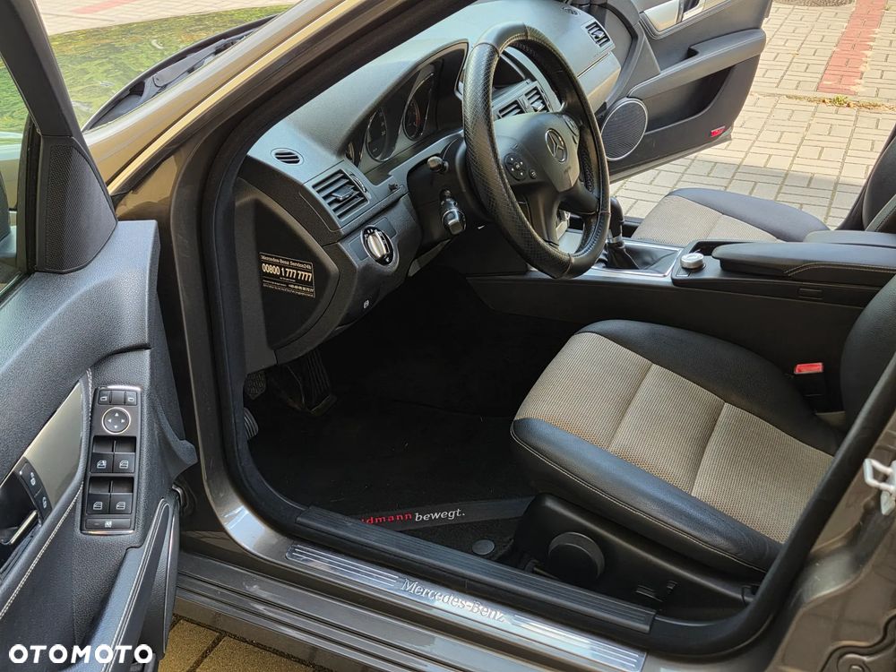 Mercedes-Benz Klasa C 200 (BlueEFFICIENCY) Avantgarde - 27